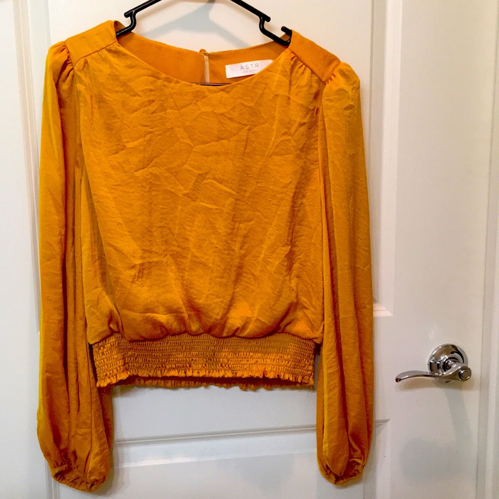 Gold flowing top | Fall favorite! | Size Medium
